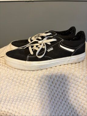Vans youth 7  Black Low-Top Skate Shoes with White Stripe
